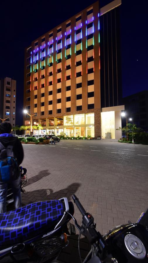 Hotel H - Sandhill Hotels Private Limited Ānand Exterior foto